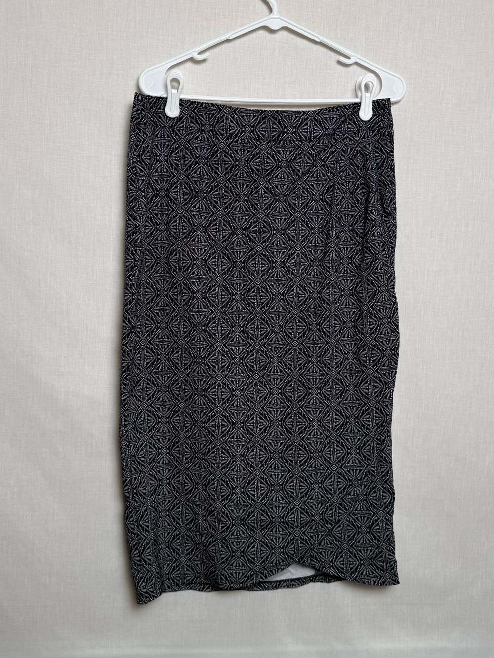 RipSkirt Hawaii Black White Geometric Wrap Travel Skirt Women’s Medium Swim